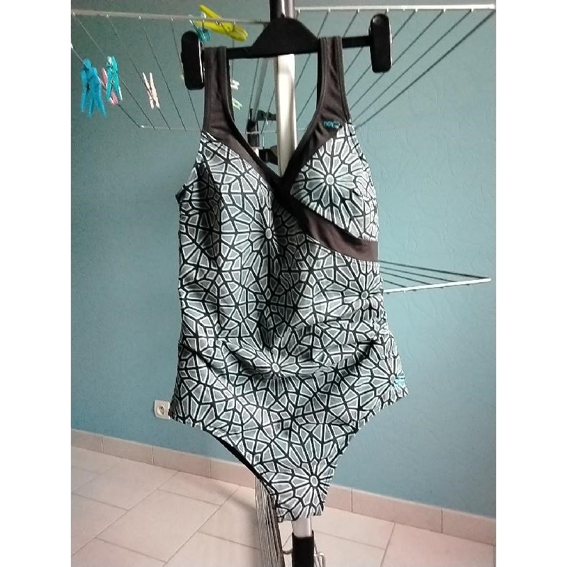 Maillot de bain nabaiji TAILLE 40/42