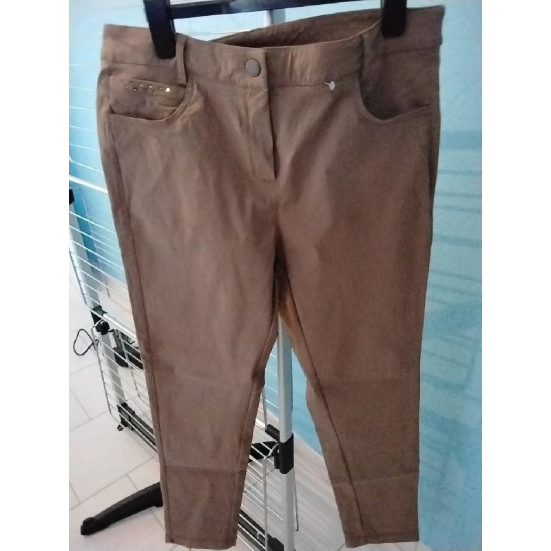 Pantalon neuf TAILLE 42