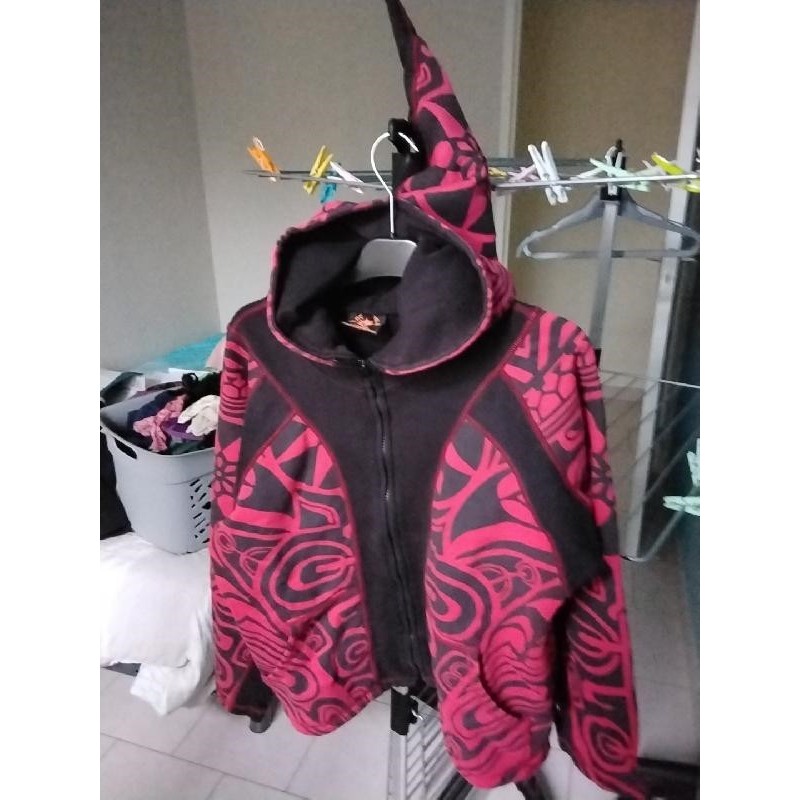 Veste garçon rouge et noir TAILLE M