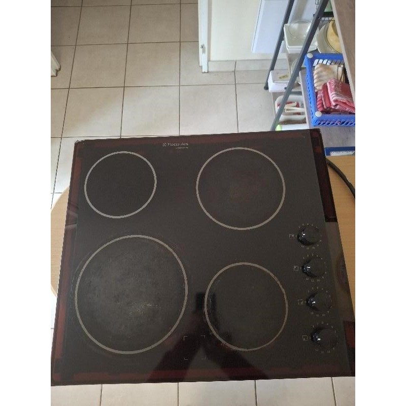 Plaque vitrocéramique 4 feu  Electrolux 