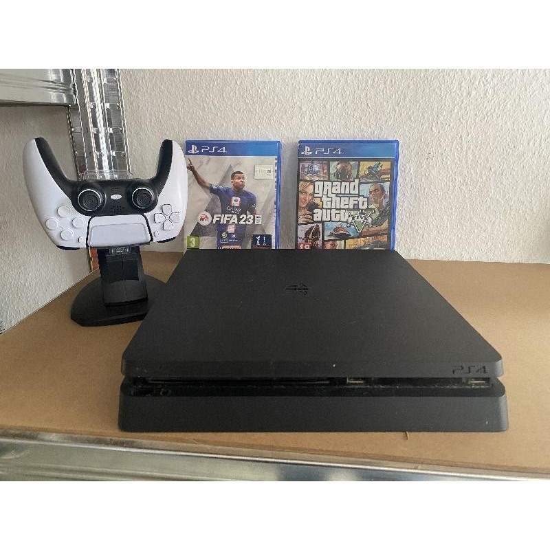 Lot PS4 + 1manette + 2 jeux
